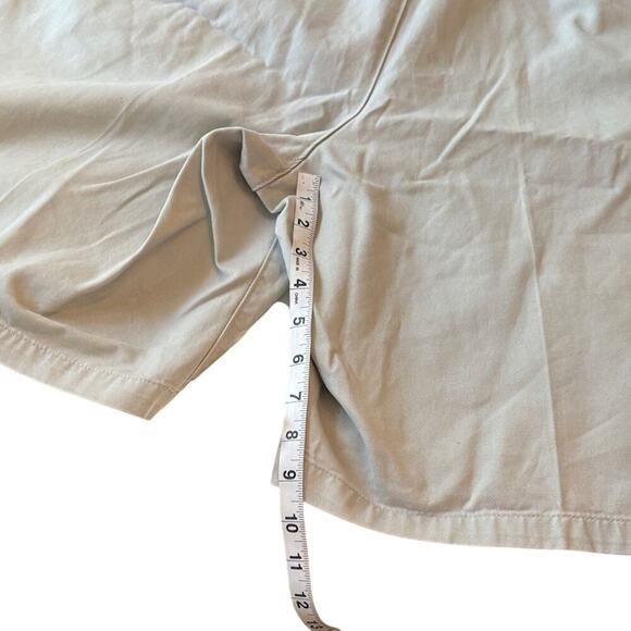 Dockers Light Gray Casual Shorts 46 - Picture 9 of 10